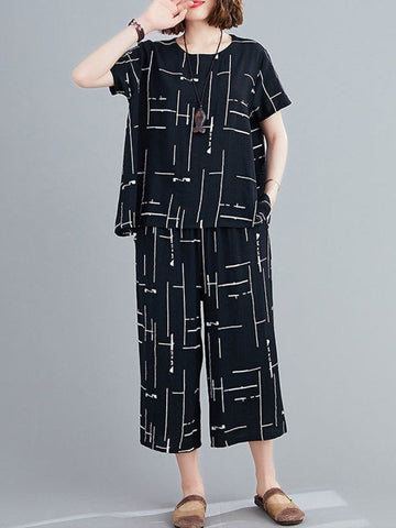 007 Black Capri Lining Printed Half Sleeves T-shirt With Printed Pajama Capri Style Trouser