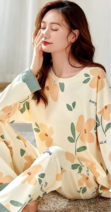 Offwhite Floral Printed Full Sleeves T-shirt With Floral Printed Pajama Suit