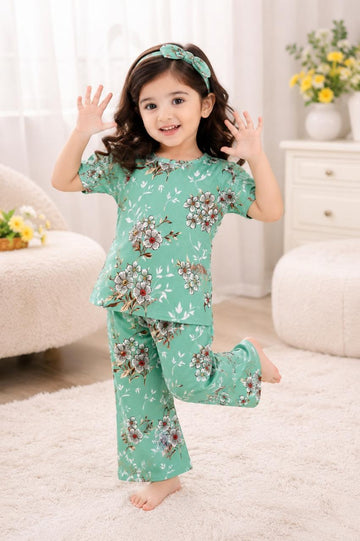 0000             Green White Flower Printed Half Sleeves T-shirt with Flower Printed  Pajama Kids Suits (Polyester)