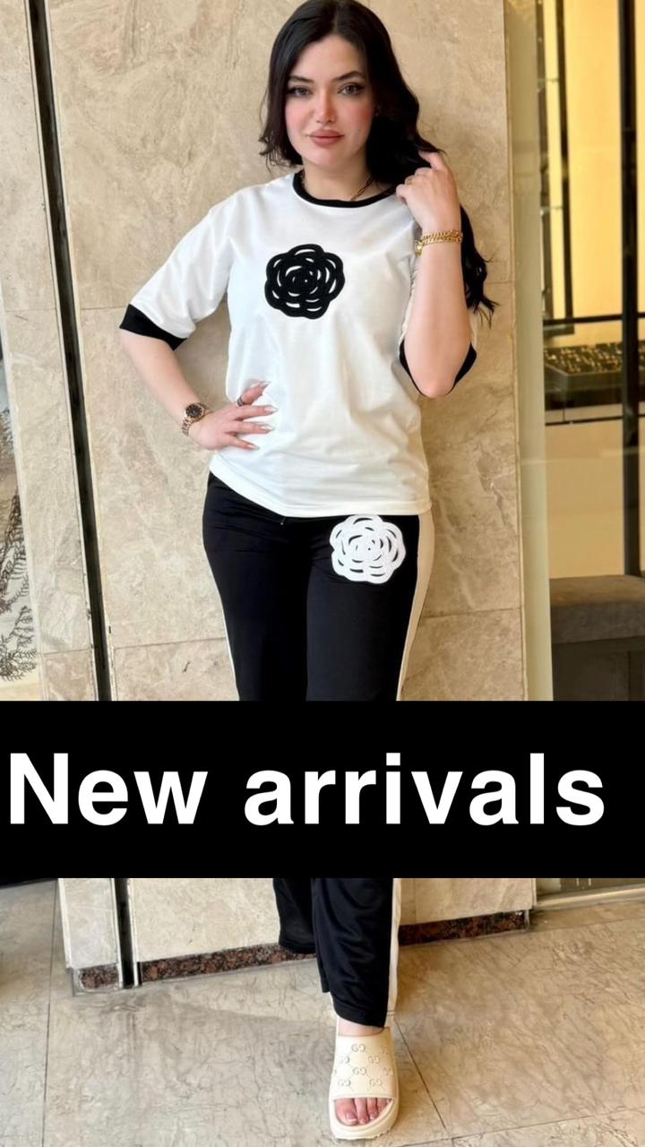 030 White Black Flower Printed T-Shirt With Flower Printed Trouser