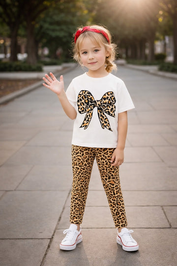0000    Offwhite Cheetah Printed Bow Half Sleeves T-shirt with cheetah Printed Pajama Kids Suits