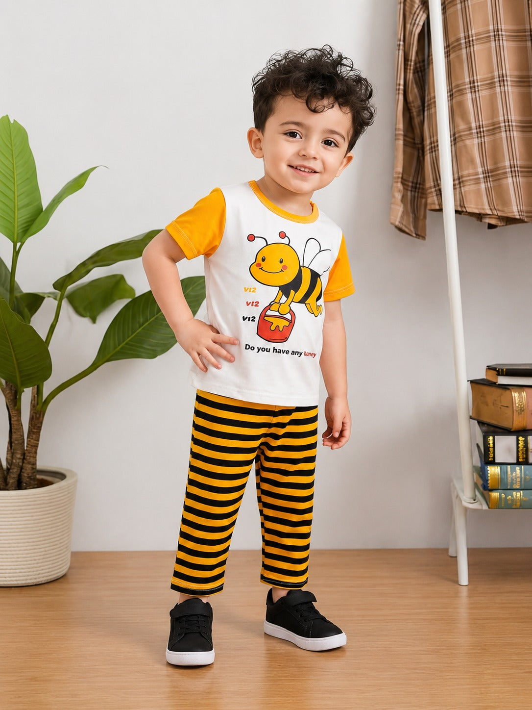0000          Off White Yellow honey bee Printed Half Sleeves T-shirt with Black Lining  Pajama Kids Suits