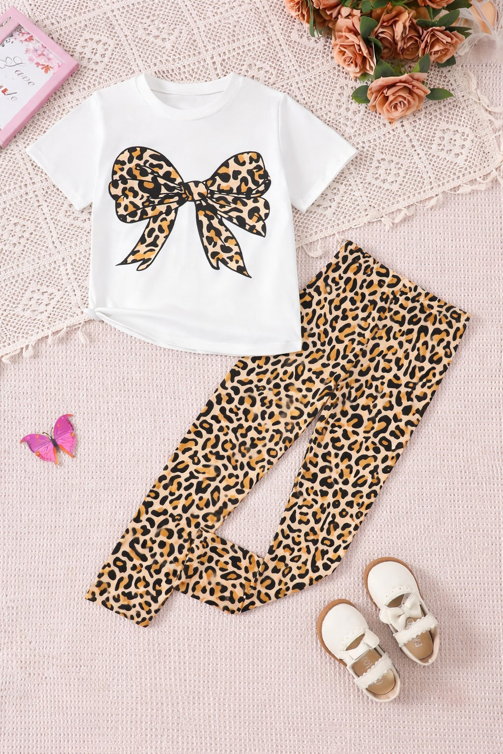 0000    Offwhite Cheetah Printed Bow Half Sleeves T-shirt with cheetah Printed Pajama Kids Suits