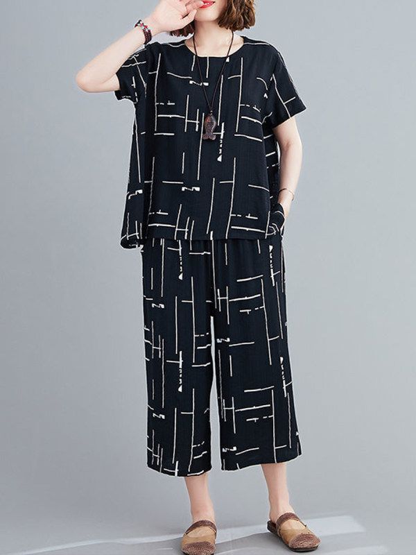 007 Black Capri Lining Printed Half Sleeves T-shirt With Printed Pajama Capri Style Trouser