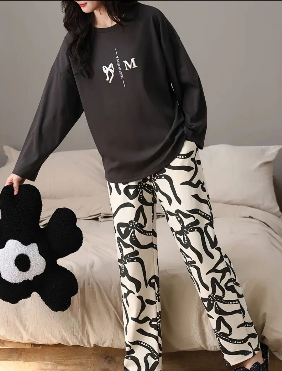 0000  Black Bow Printed Full Sleeves T-shirt With Printed Pajama Suit