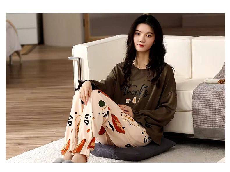 0000 Dark Brown Thanks Printed Full Sleeves T-shirt With Offwhite Avacado Printed Pajama Suit